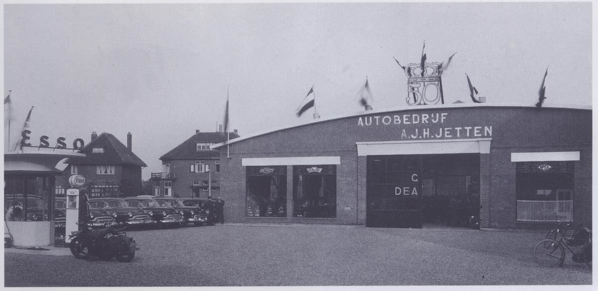 garagejettenopentaandespoorstraatrespwilhelminaplein1949.jpg