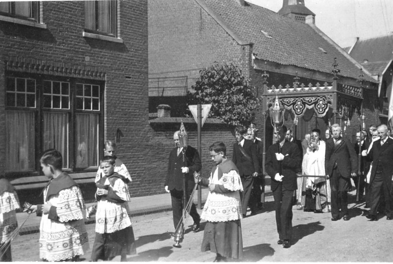 misdienaarindeprocessie.jpg